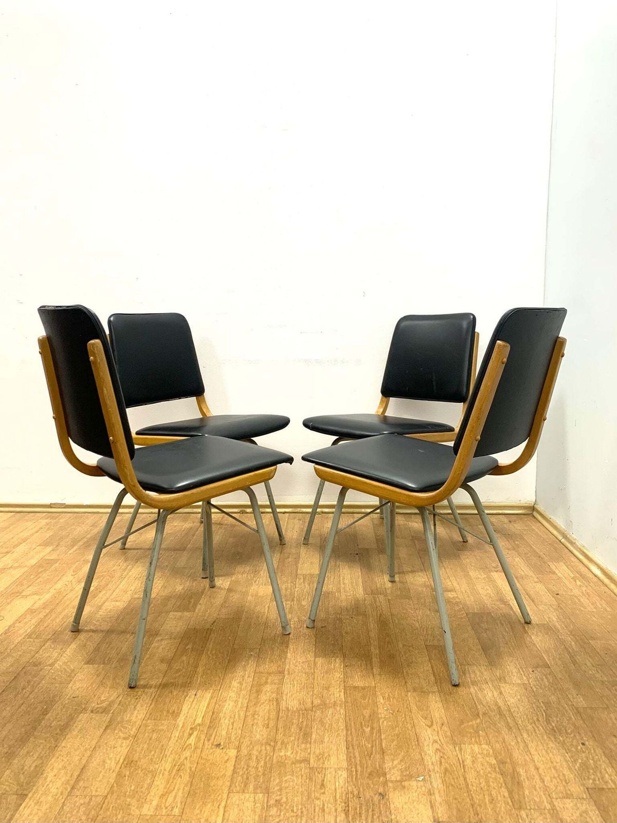 Mid Century Dining Chairs By Miroslav Navrátil For Ton, 1960s (Set Of 4) photo vinterior