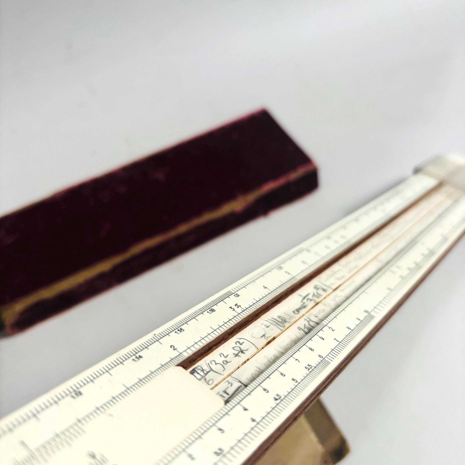 photo vintage 1940s British Simplon Bilateral Duplex Model Trigonometric Scales Sine, Log, And Tangent: Original Box