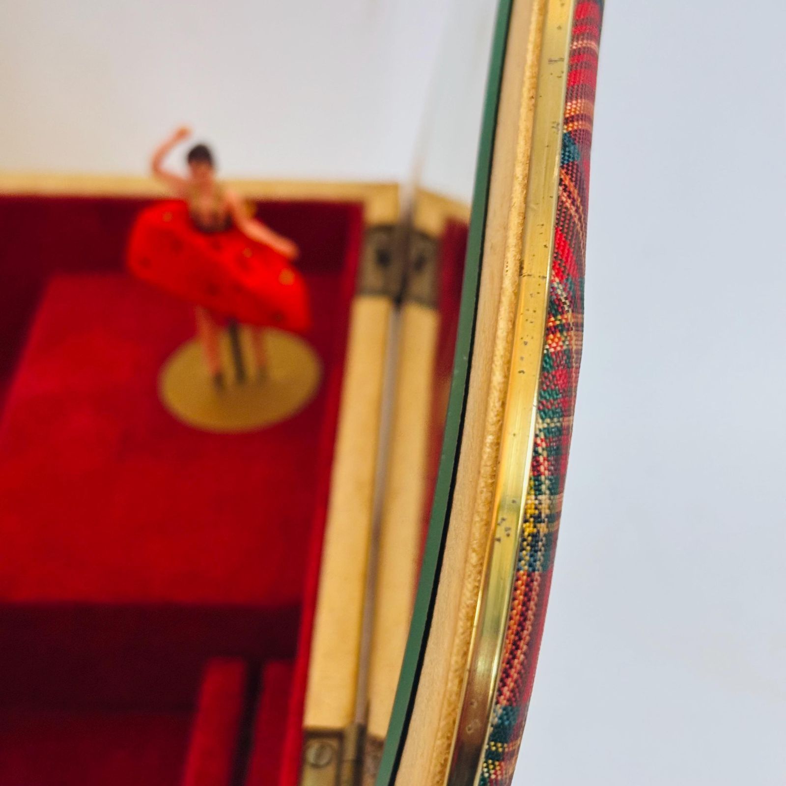 photo vinterior Beautiful Piano Design Swiss Early Reuge 1940s Musical Jewellery Box Ballerina :Slow Music
