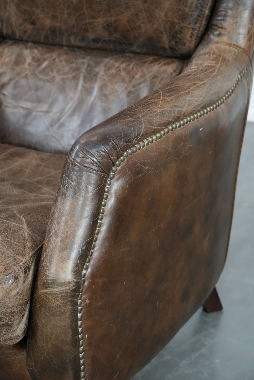photo for sale Comfortabele Vintage Fauteuil Met Karakter En Opvallende Kleuren