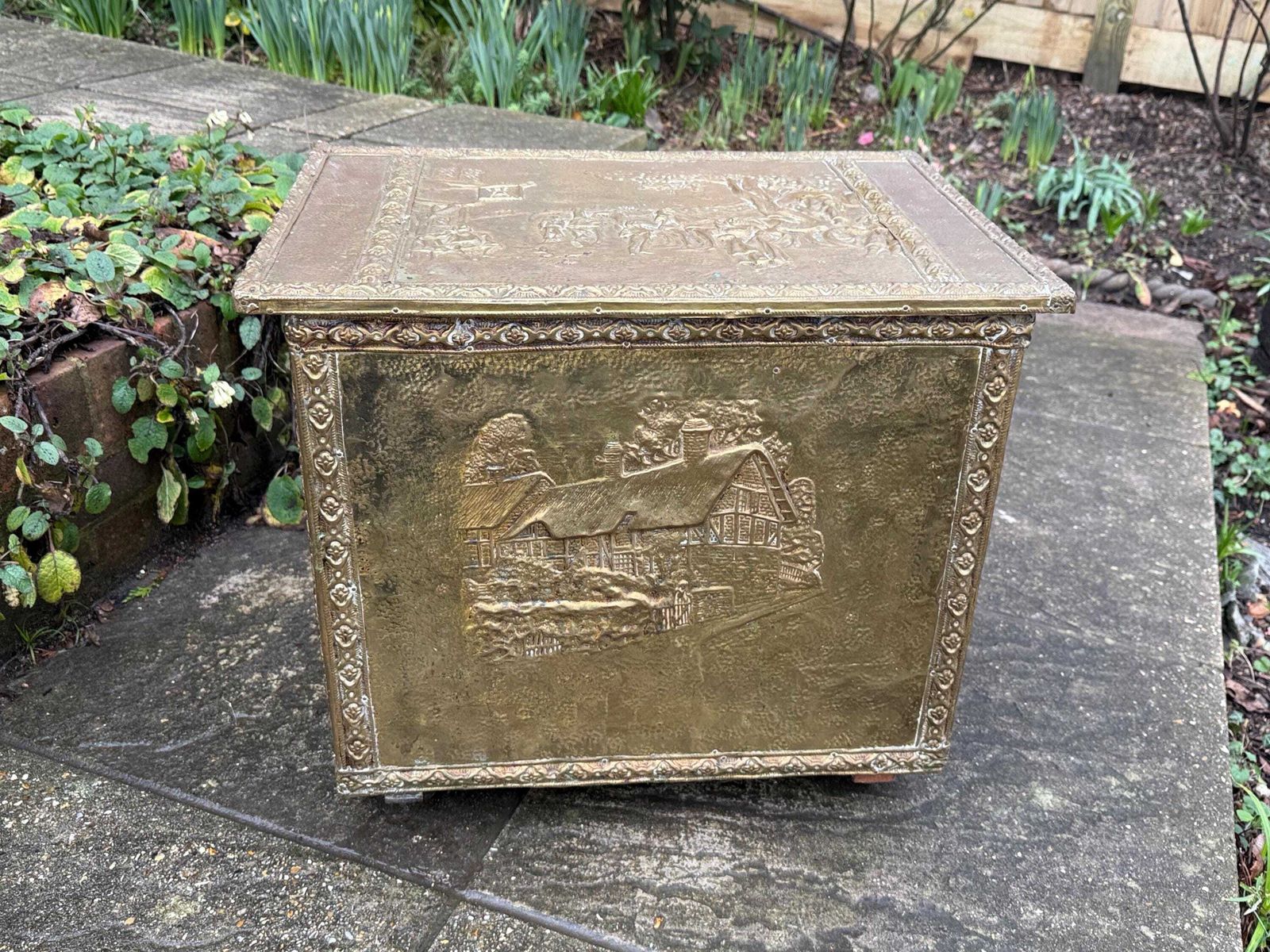 Mid Century Superb Brass Coal Box Victorian Style Embossed Log Bin Fireside Storage Chest   Toy Box, Treasure Chest, Wood Storage photo furniture