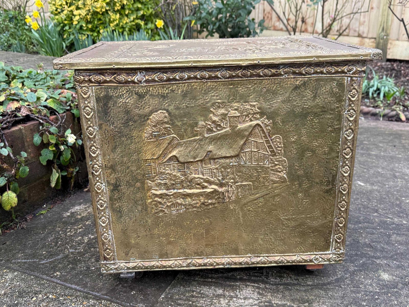 Mid Century Superb Brass Coal Box Victorian Style Embossed Log Bin Fireside Storage Chest   Toy Box, Treasure Chest, Wood Storage photo Home Decor
