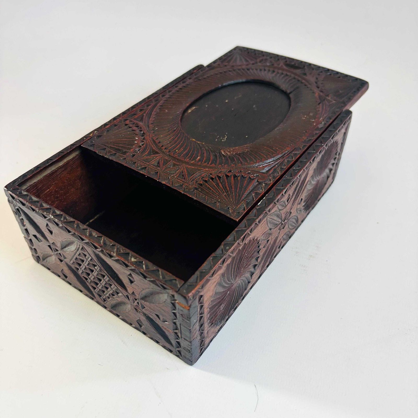 Antique Edwardian Elm Trinket Box: Chip Carved Design, Picture Insert photo vinterior