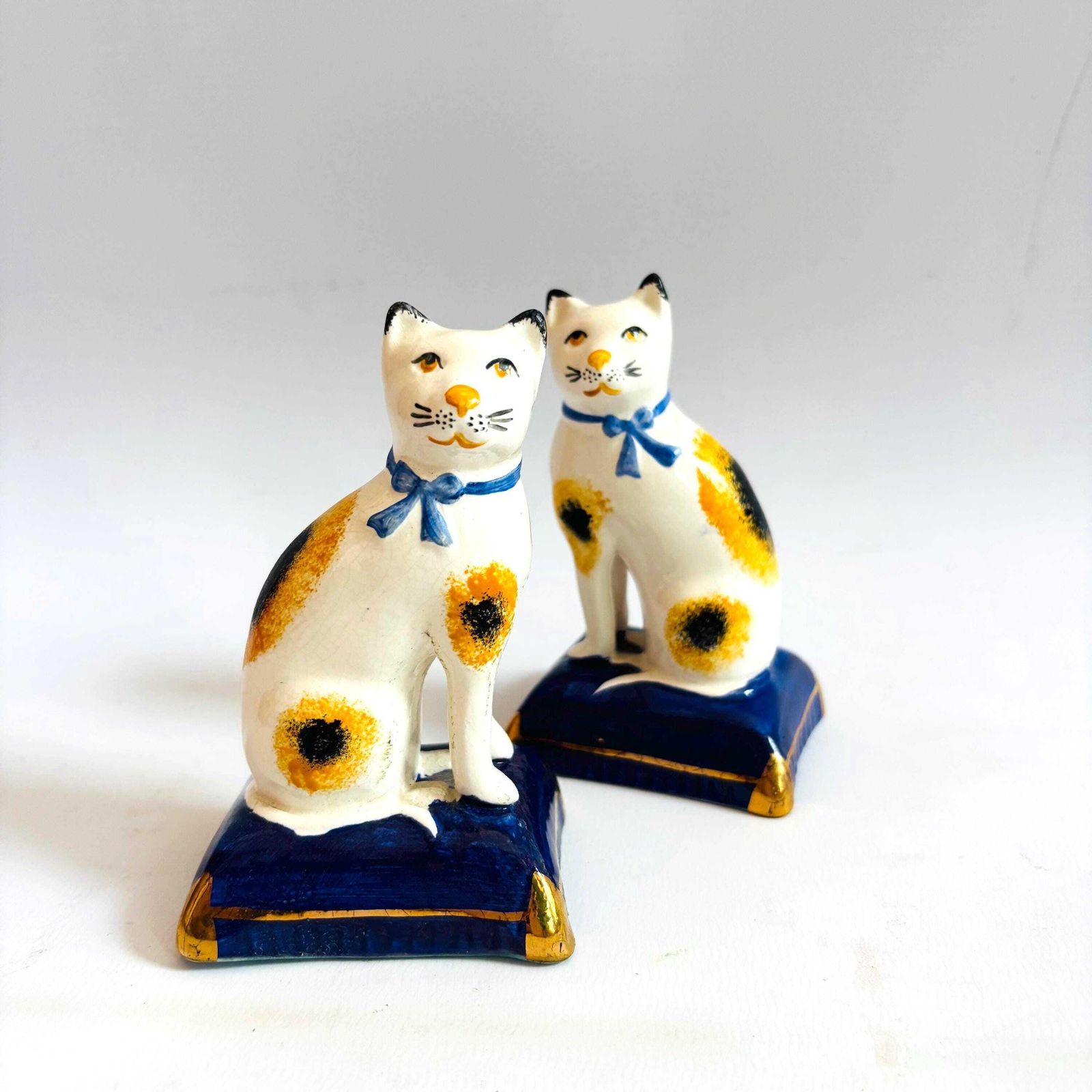 Mid Century Pair Of Staffordshire Style Unmarked Cats Pair Blue photo Art