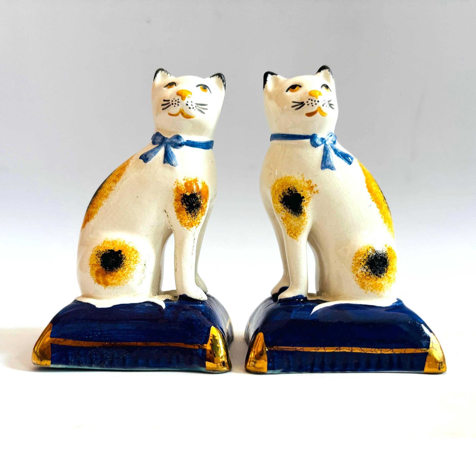 photo furniture Mid Century Pair Of Staffordshire Style Unmarked Cats Pair Blue