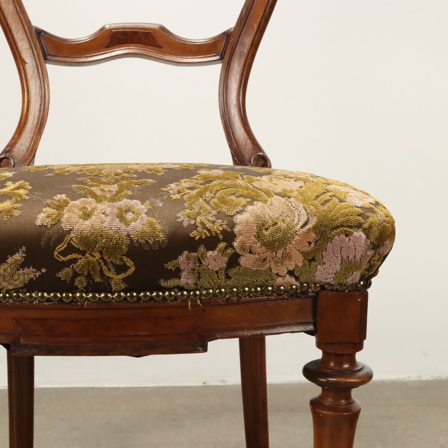 Antique Chairs Walnut Padded Seat Flower Decoration XIX Century photo 500.0