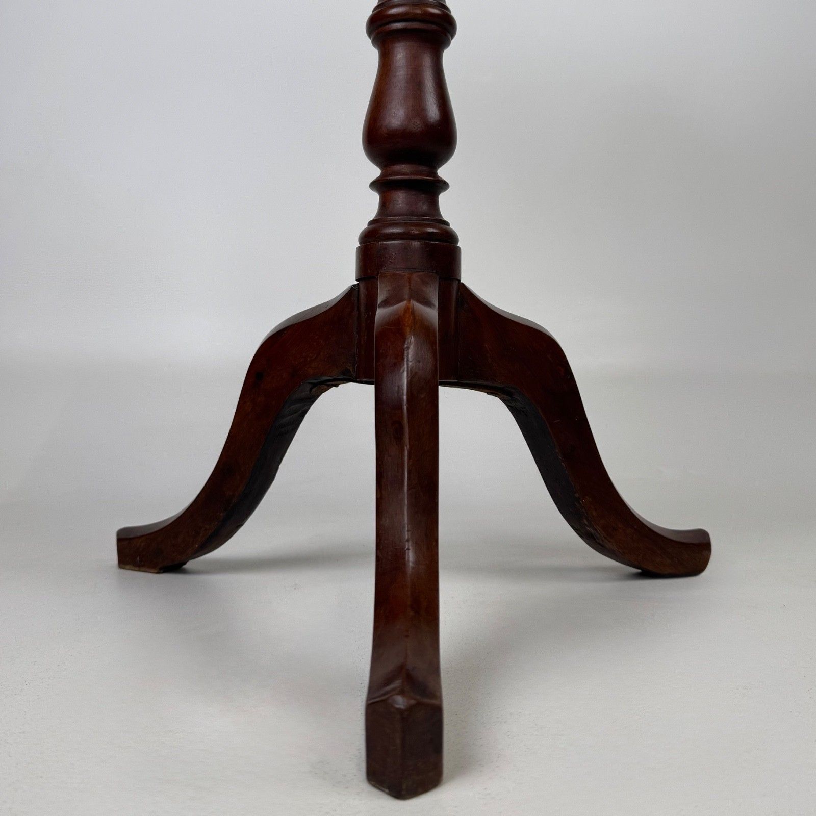 Antique 19th Century Small Octagonal Side Table In Mahogany photo Furniture