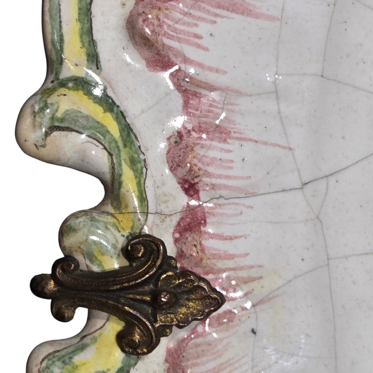 photo furniture Antique Earthenware Plate With Polychrome Floral Decoration, Late 18th – Early 19th Century