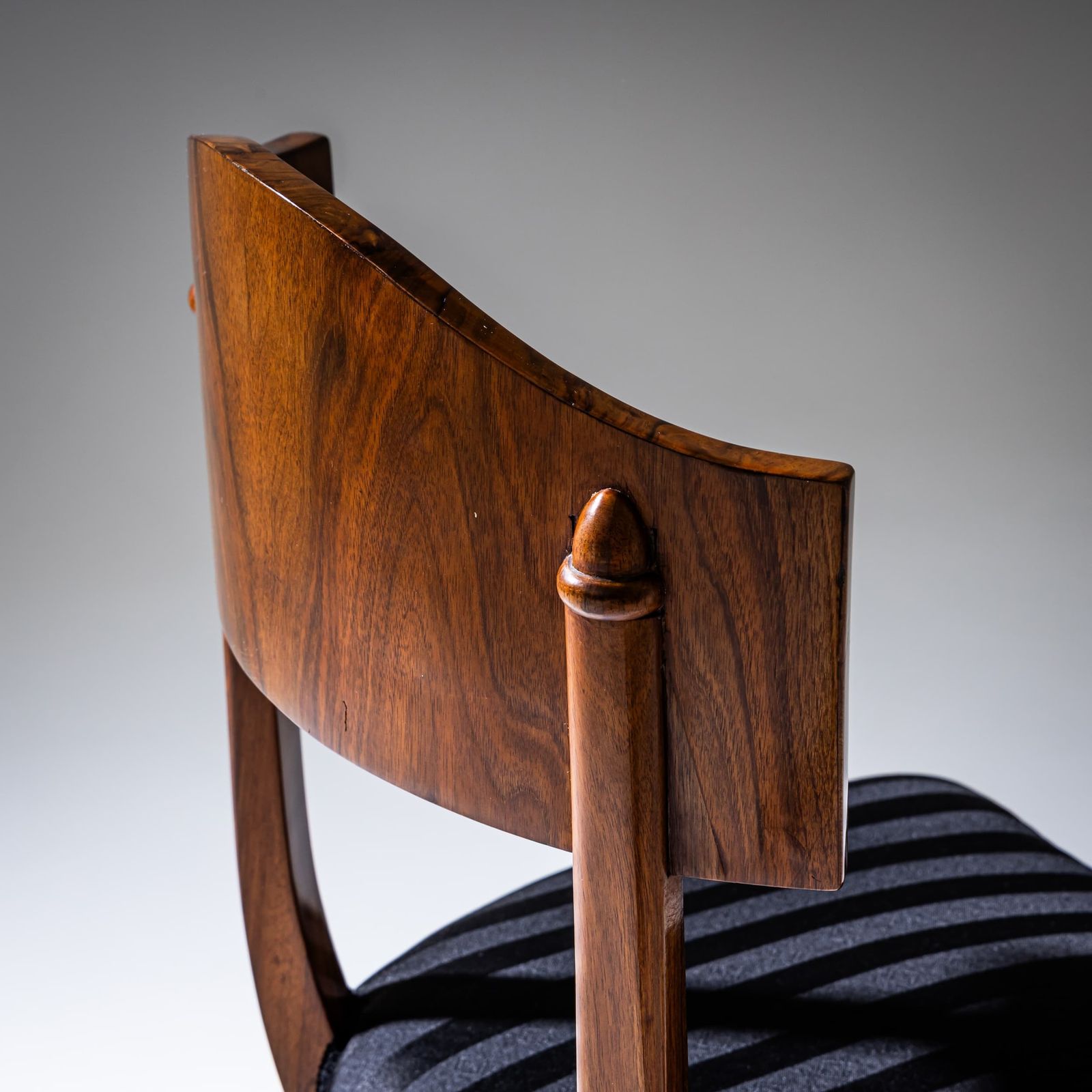 photo furniture Set Of Five Biedermeier Shovel Back Chairs In Walnut, Circa 1830