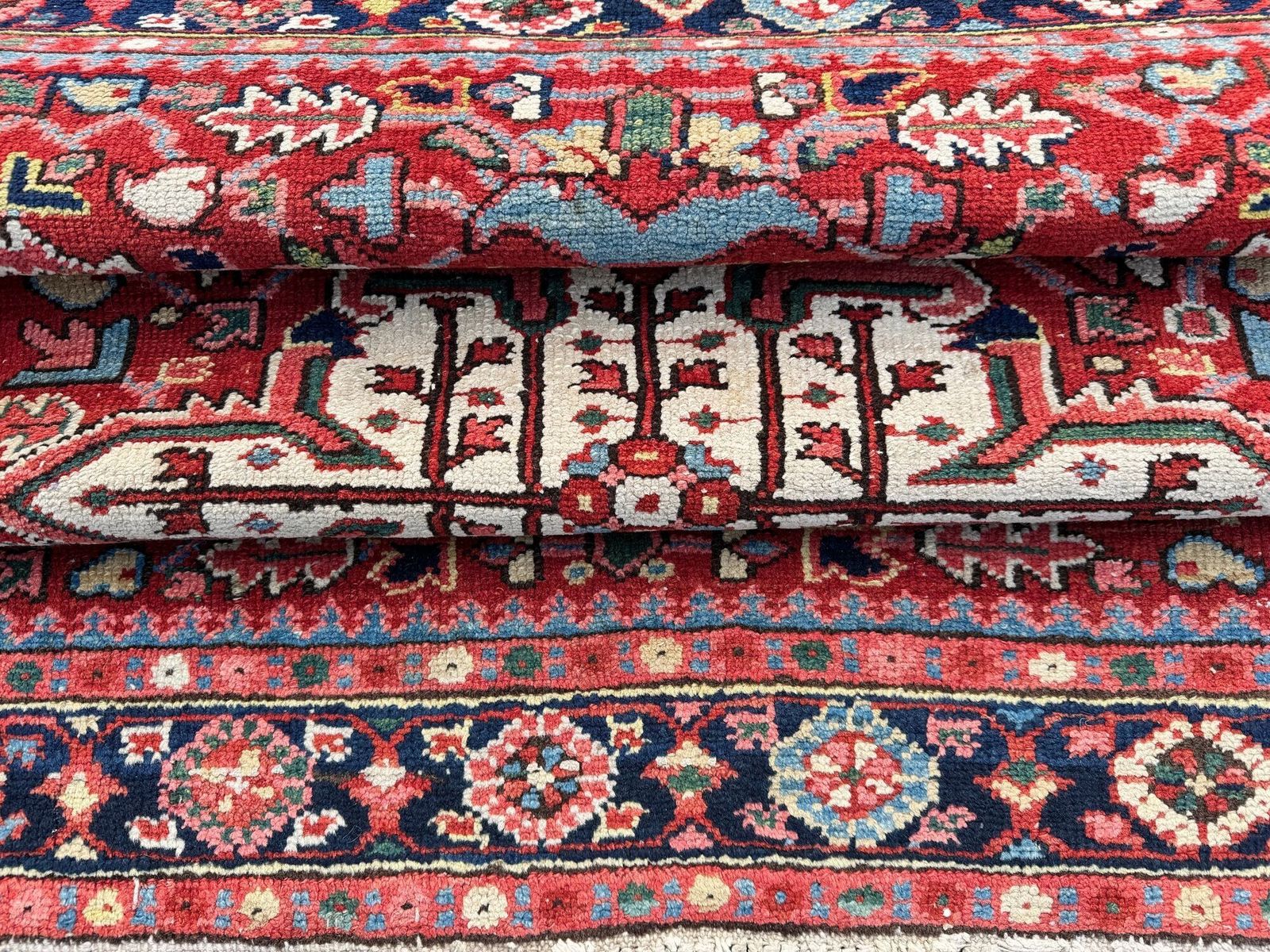 1450.0 Antique Heriz Rug 1.28m X 1.15m photo