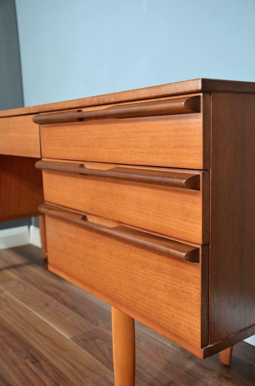 Vintage Avalon Mid Century Teak Desk / Dressing Table. Delivery. Modern / Danish Style. photo Furniture