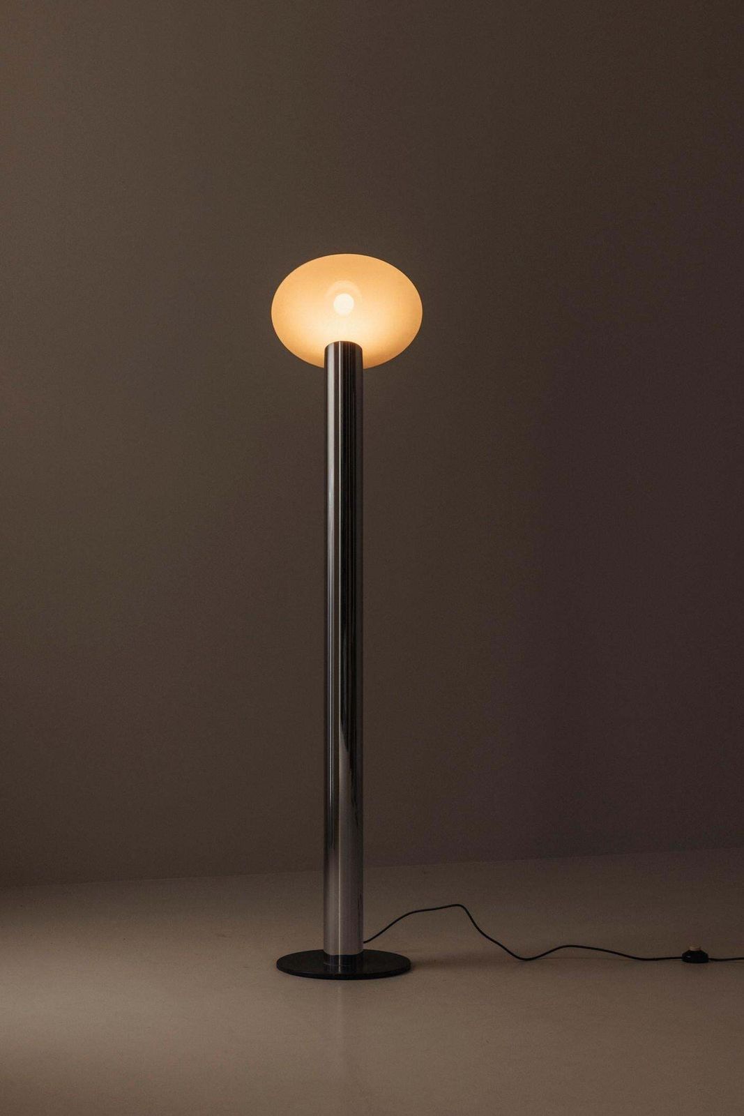 photo furniture Minimalist Italian Floor Lamp From The Late 1970s In Chrome And Brushed Metal.