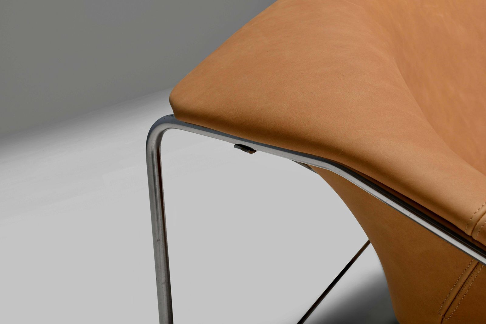 photo furniture Leather And Chrome Olivier Mourgue Cubique Chair By Airborne, France 1968
