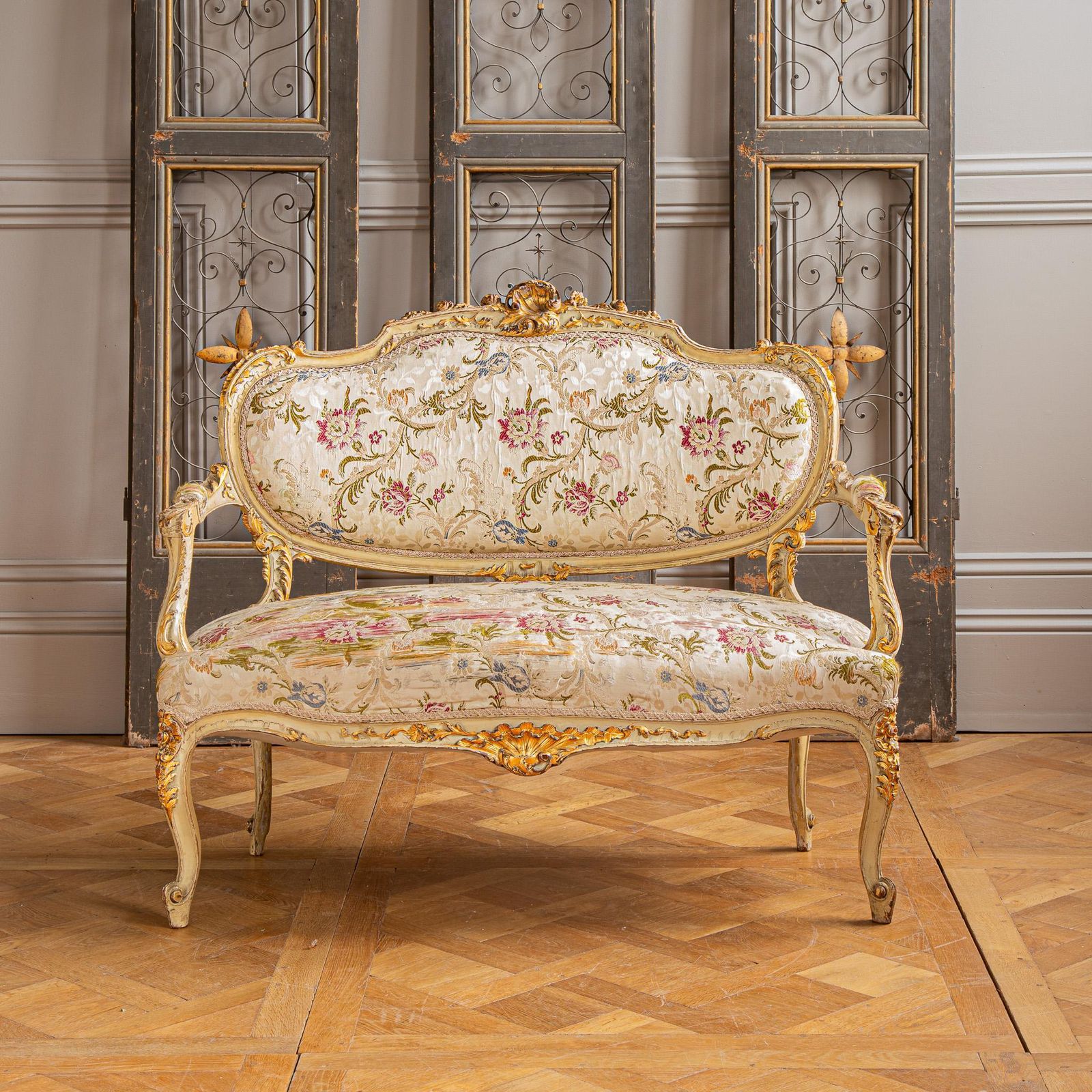 19th Century Italian Louis XV Style Giltwood Canapé photo furniture