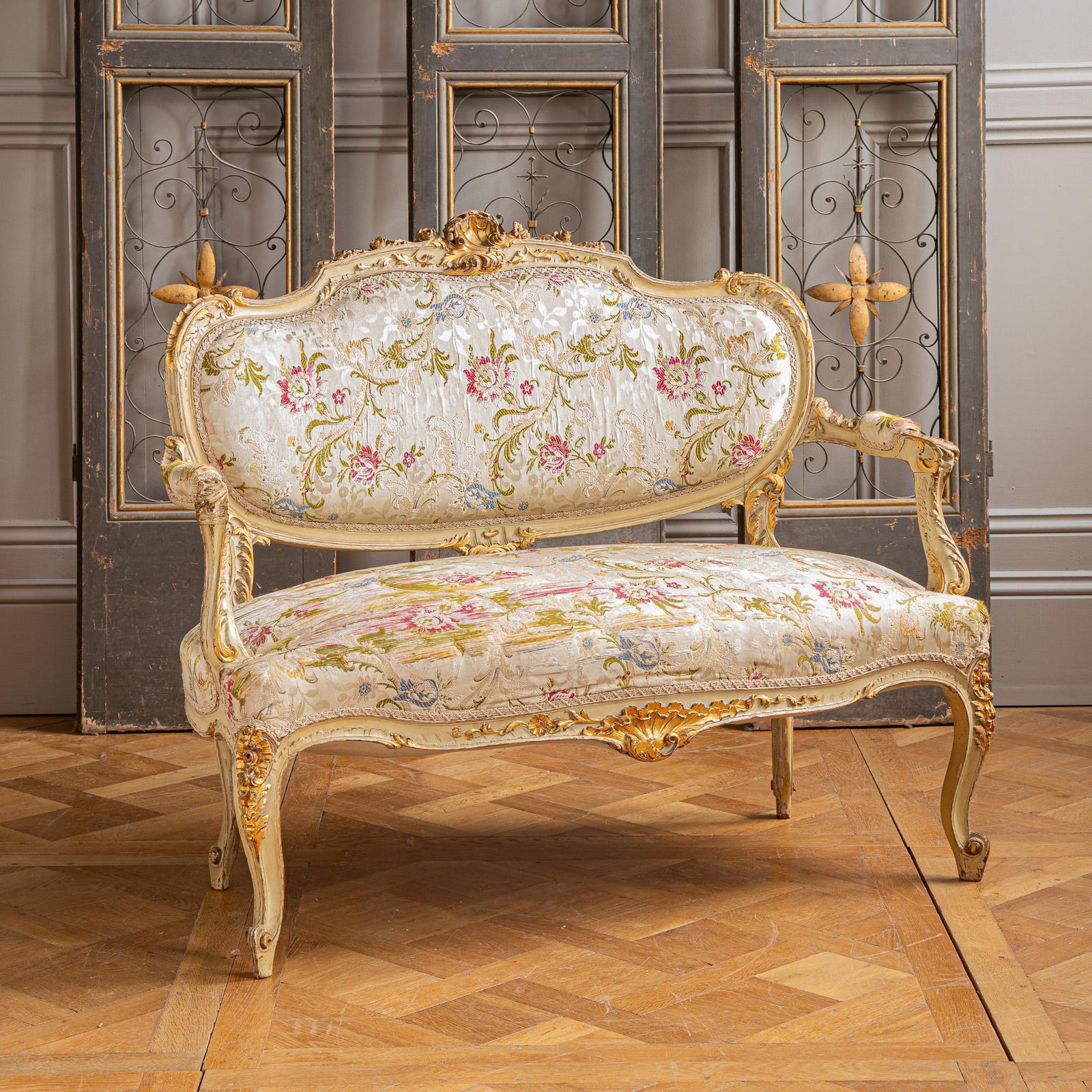 19th Century Italian Louis XV Style Giltwood Canapé photo for sale