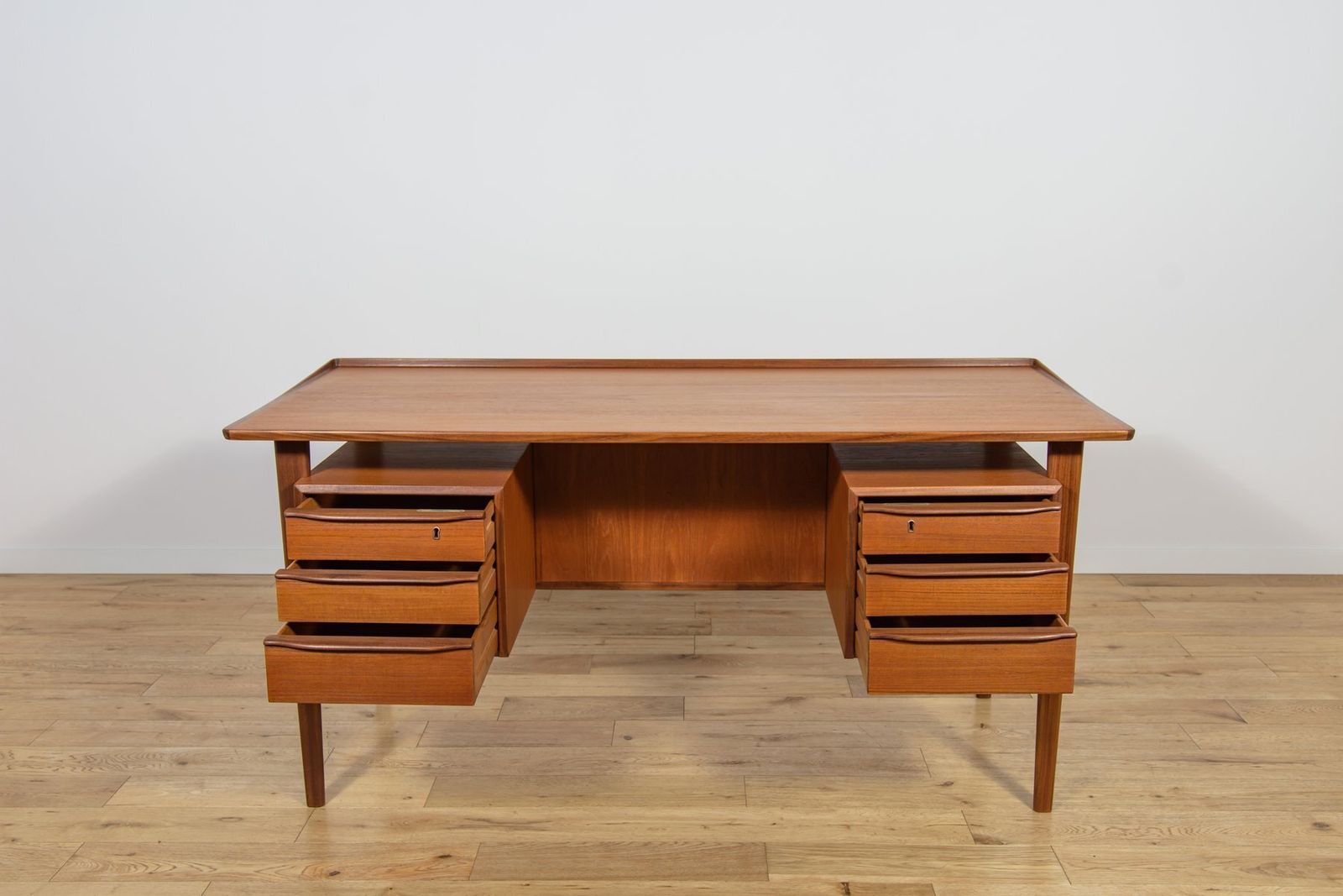 photo vintage Mid Century Freestanding Teak Desk By Peter Løvig Nielsen For Loviq, 1960s