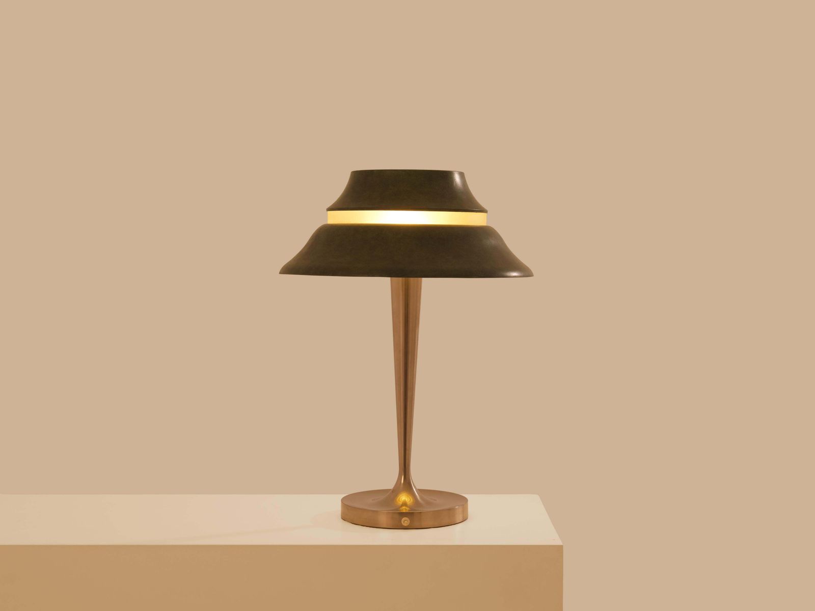 Lampe de table Jean Perzel en métal nickelé et métal patiné, années 1940 photo furniture