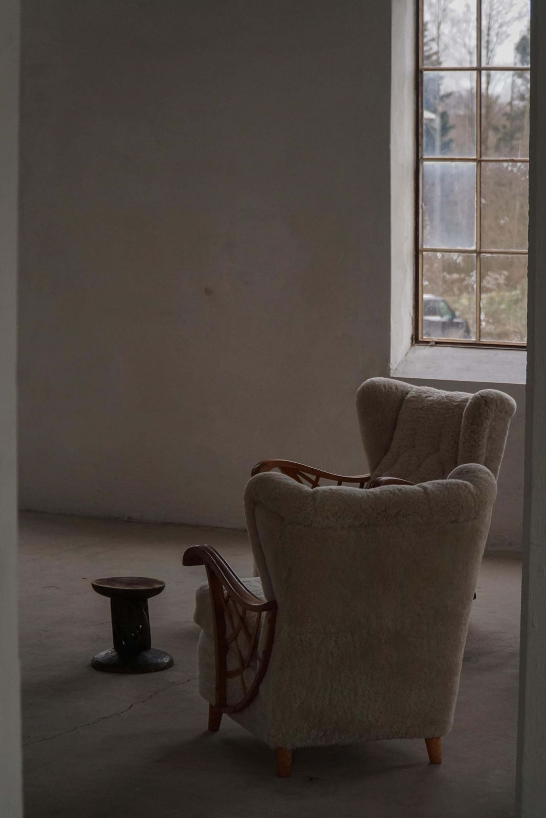 photo vinterior Pair Of Swedish Modern Lounge Chairs, Shearling Lambswool & Elm, 1940s