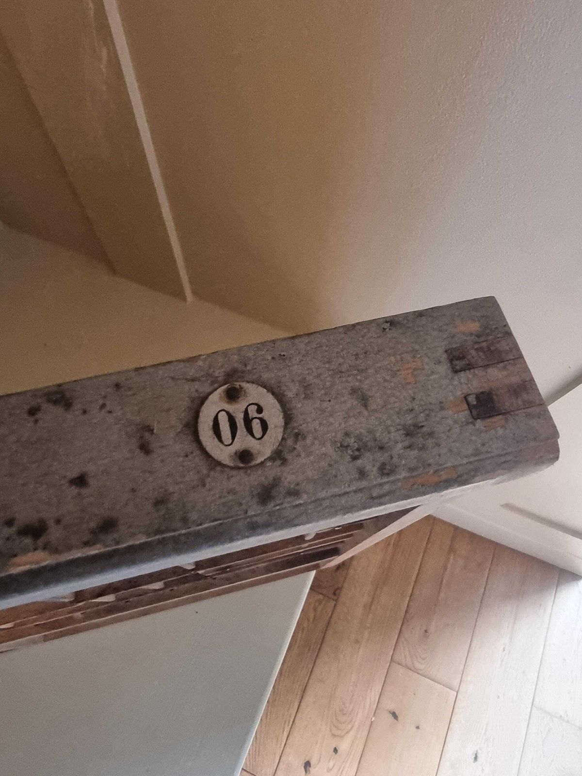 Antieke Italiaanse Letterzetbak, Houten Drukkersbak, Industrieel Woondecor photo vinterior