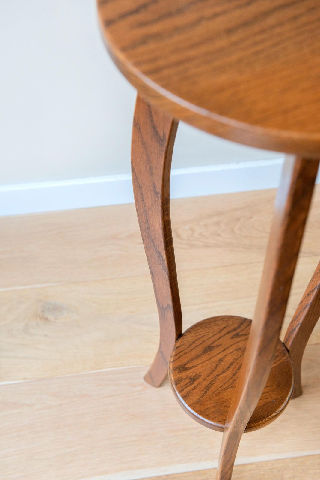 Art Deco Oak Side Table With Curved Legs – Vintage Wooden Plant Stand photo vintage