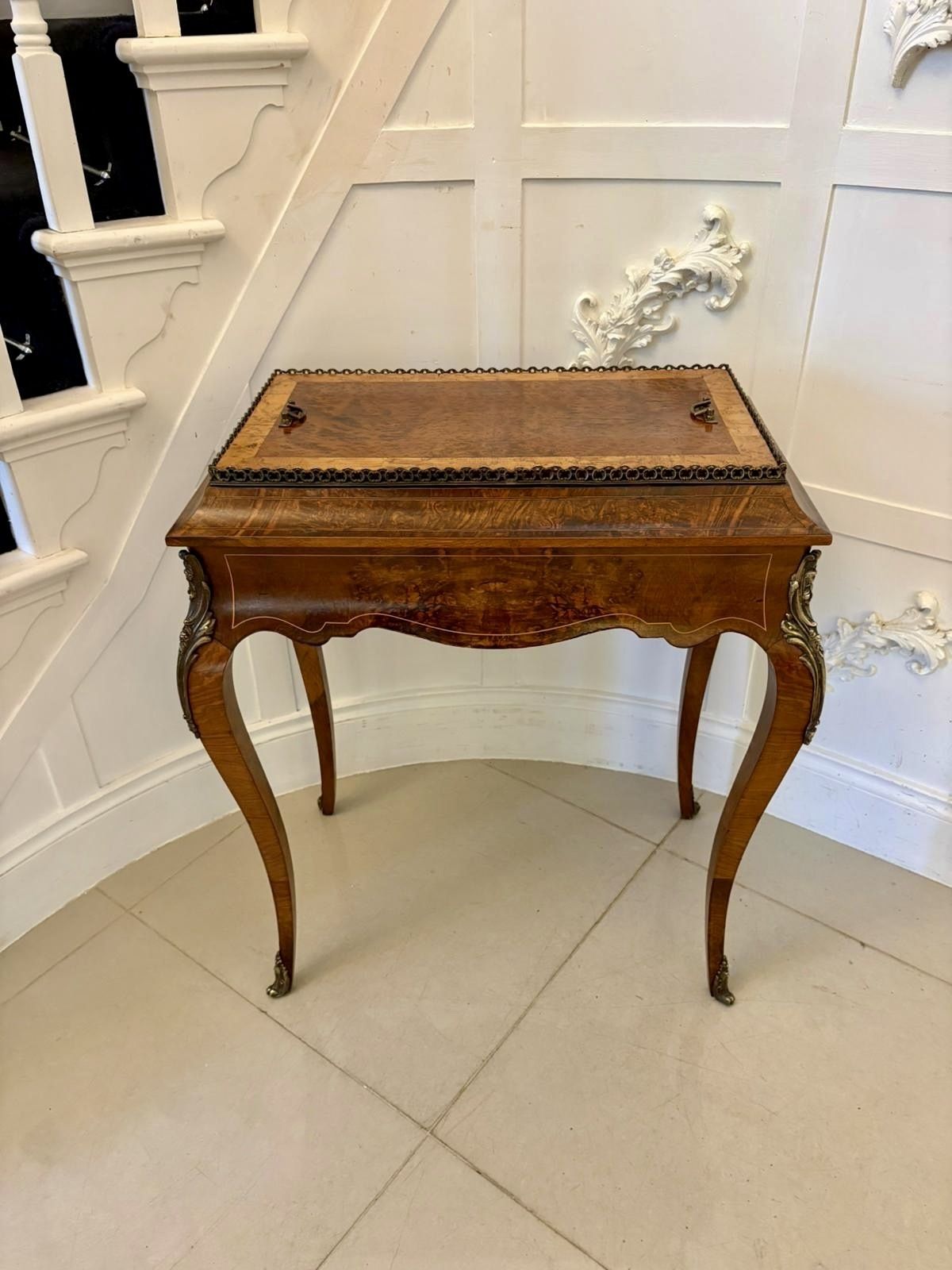 photo vinterior Quality Antique French Walnut Jardinière Table