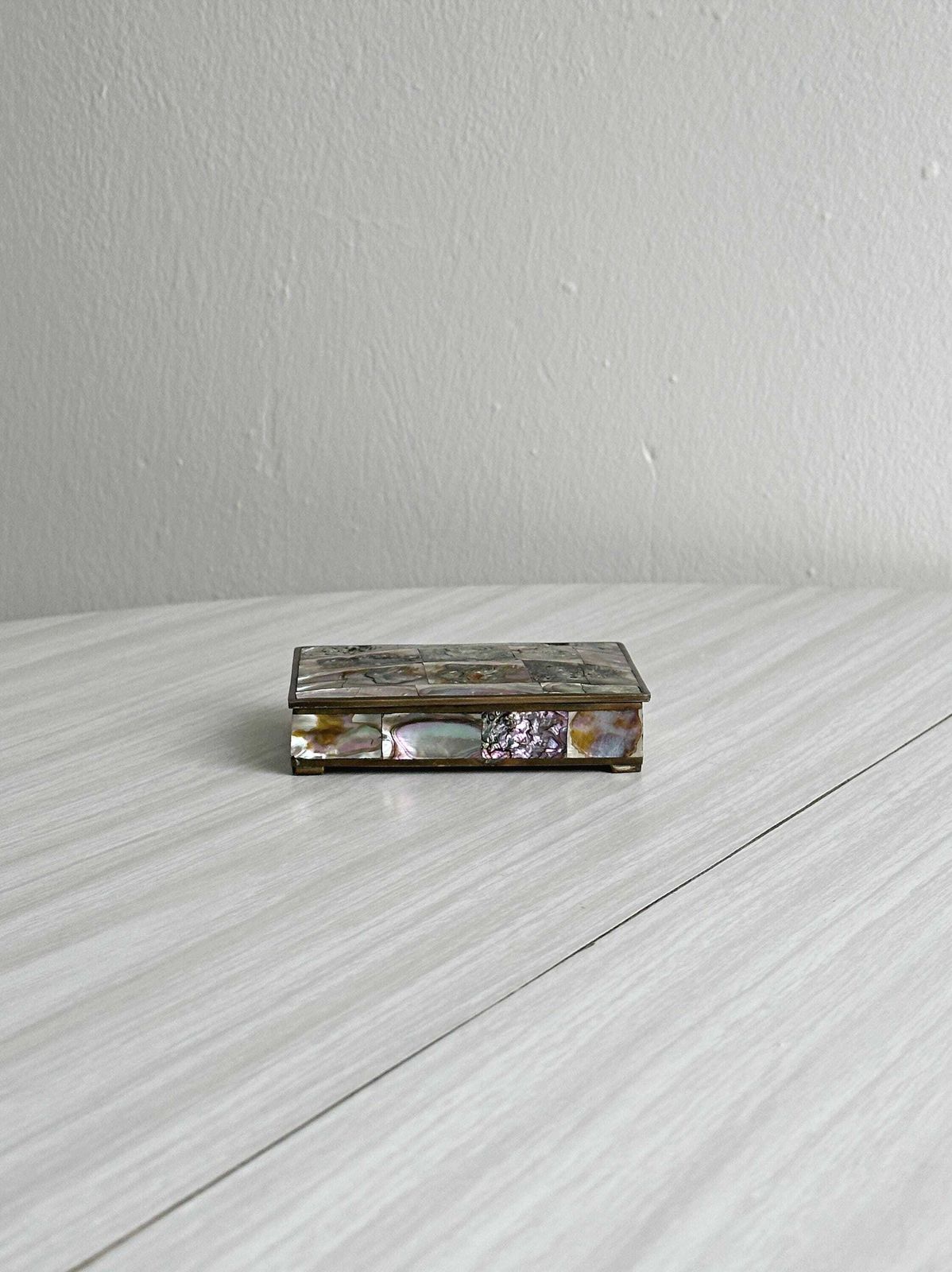 Small Decorative Mother Of Pearl And Metal Box, A Precious Case For Jewelry Or Small Items, A Refined Piece With Artisanal Charm, A Gift Idea