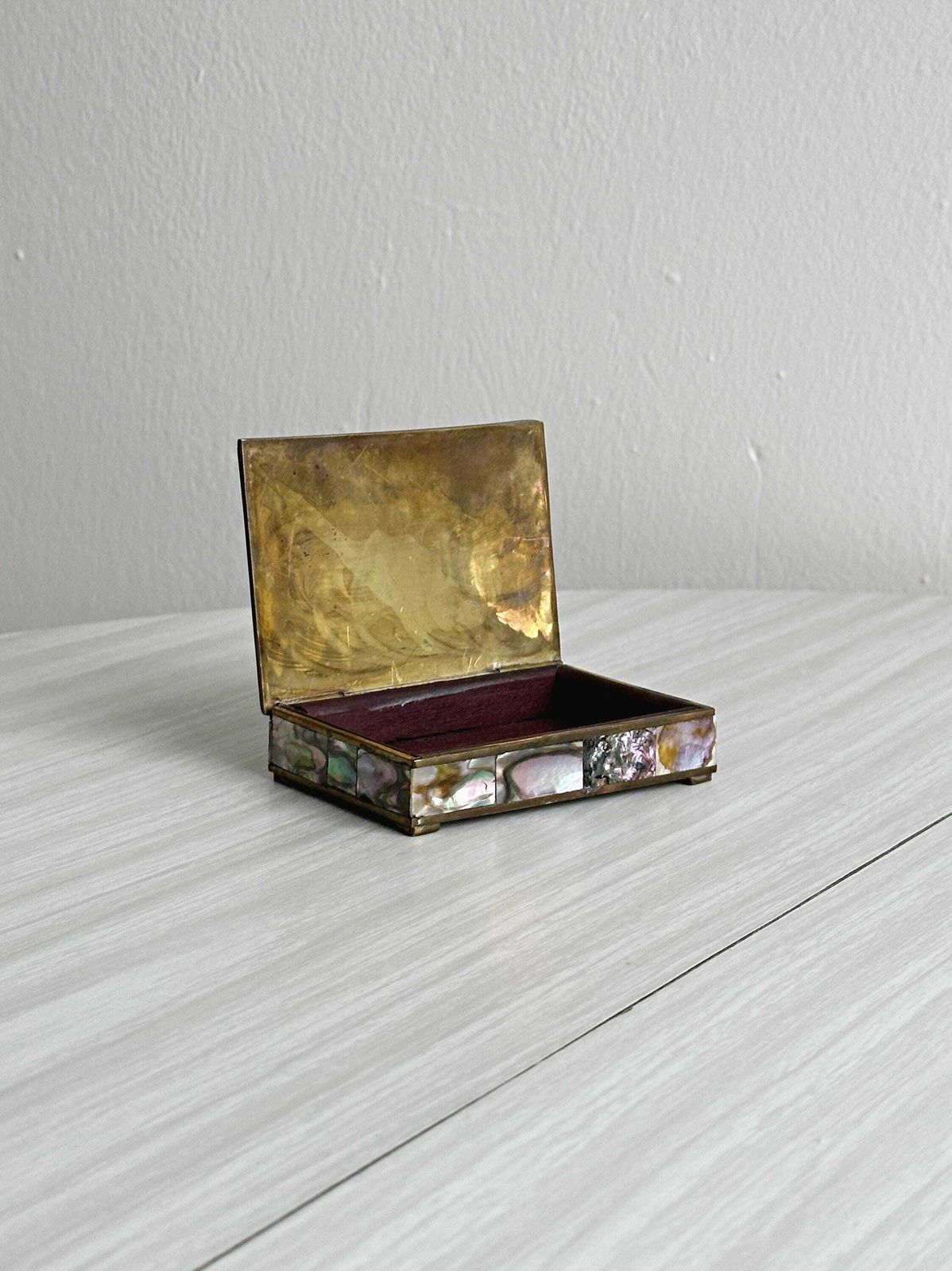 Small Decorative Mother Of Pearl And Metal Box, A Precious Case For Jewelry Or Small Items, A Refined Piece With Artisanal Charm, A Gift Idea photo 218.0