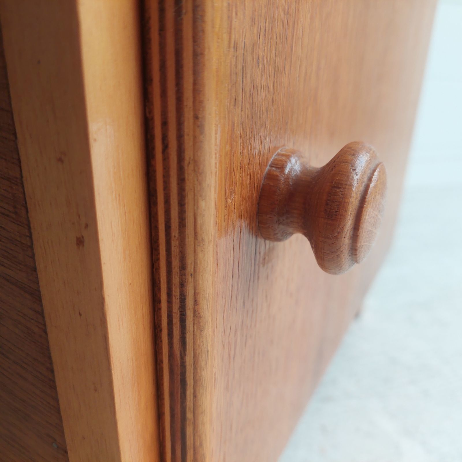 photo furniture Mid Century Oak Bedside Table Cabinet Cupboard Nightstand 50s