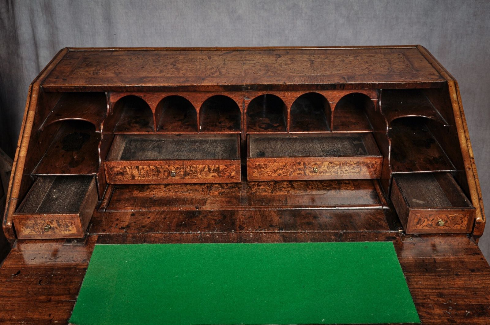 Fine 17th Century Mulberry Bureau In The Manner Of Coxed & Woster photo vinterior