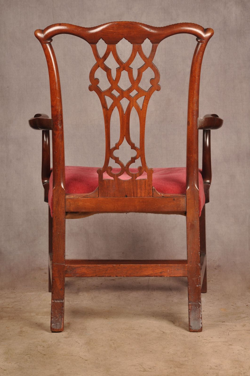 photo furniture Fine 18th Century Mahogany Chippendale Armchair