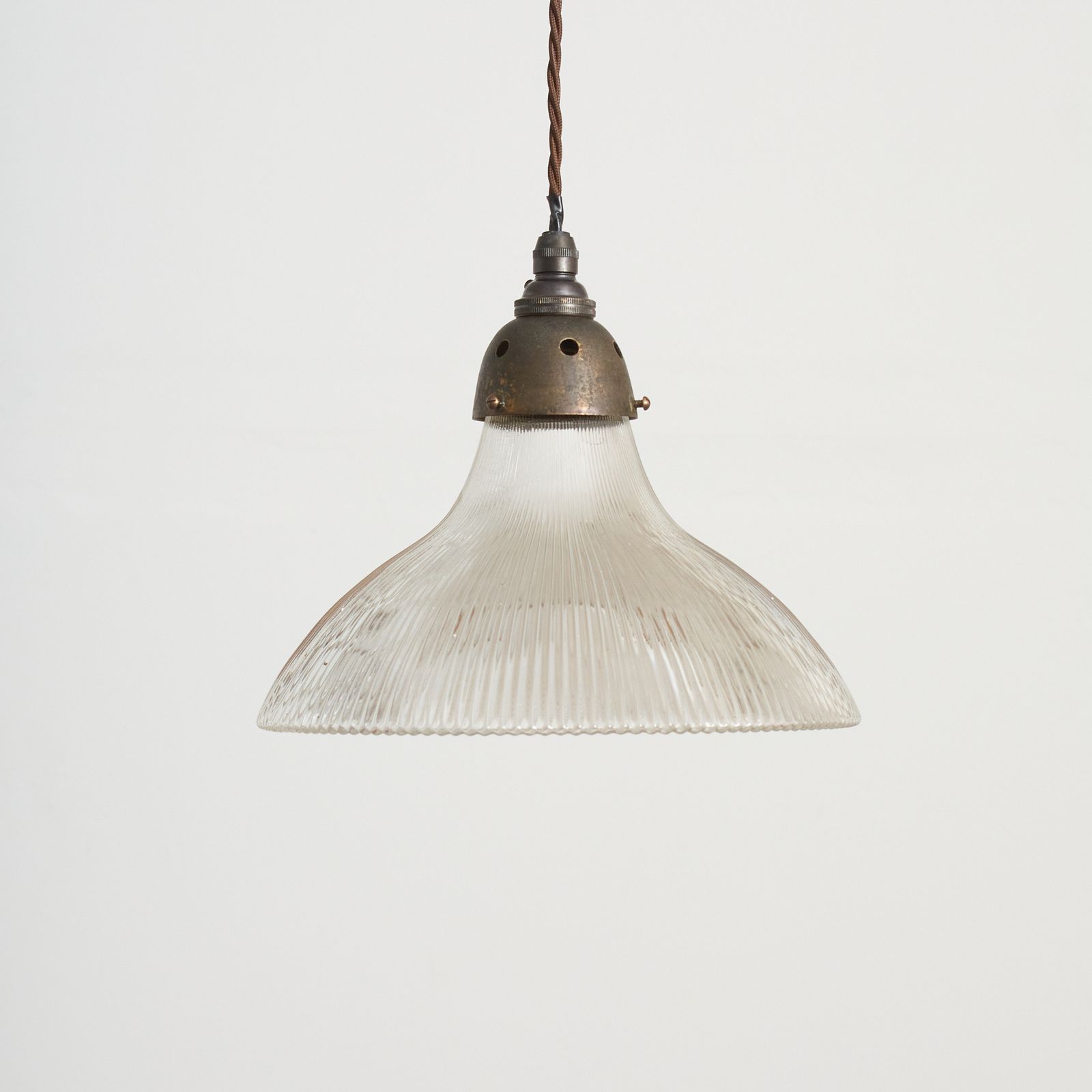 Antique Reclaimed Glass Holophane Pendant Light – Ad photo vinterior