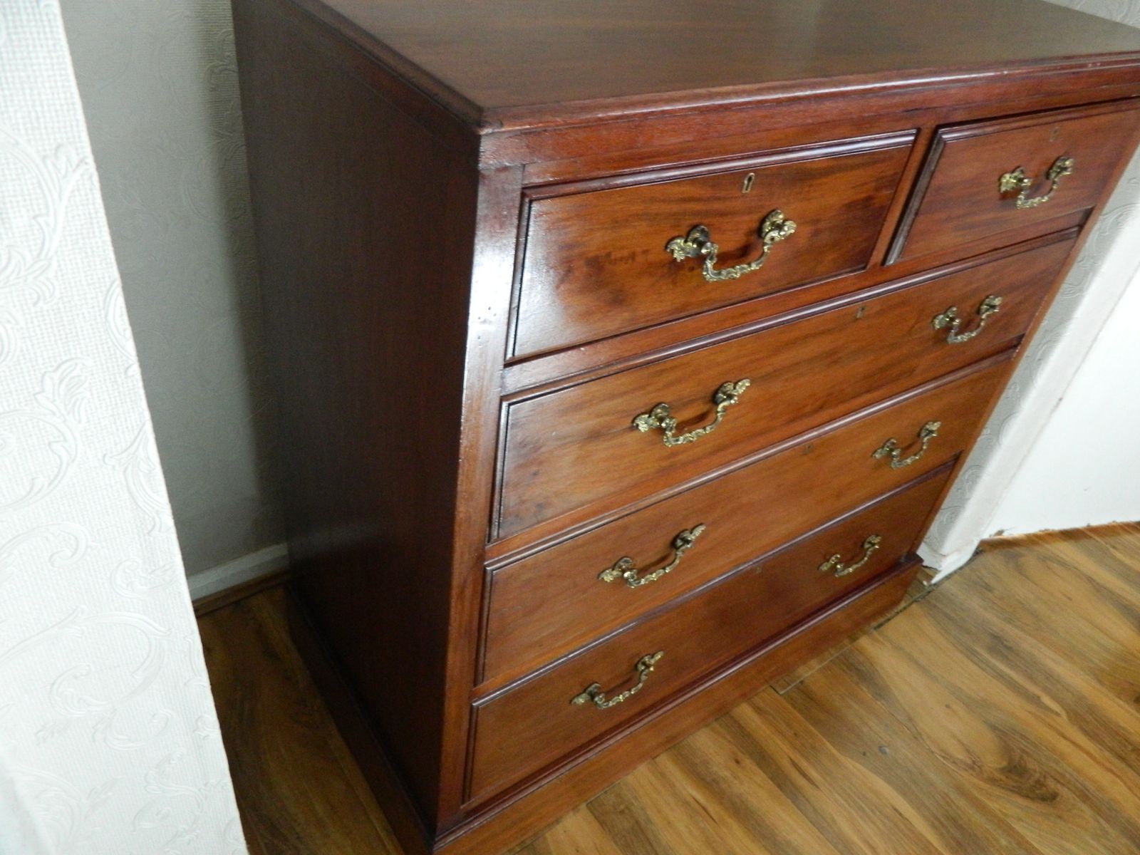 photo vintage Warings & Gillow Mahogany Chest Of Drawers