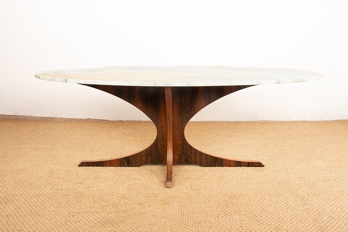 Table basse ovale en marbre de Carrare et palissandre, par Hugues Poignant, 1960 photo furniture