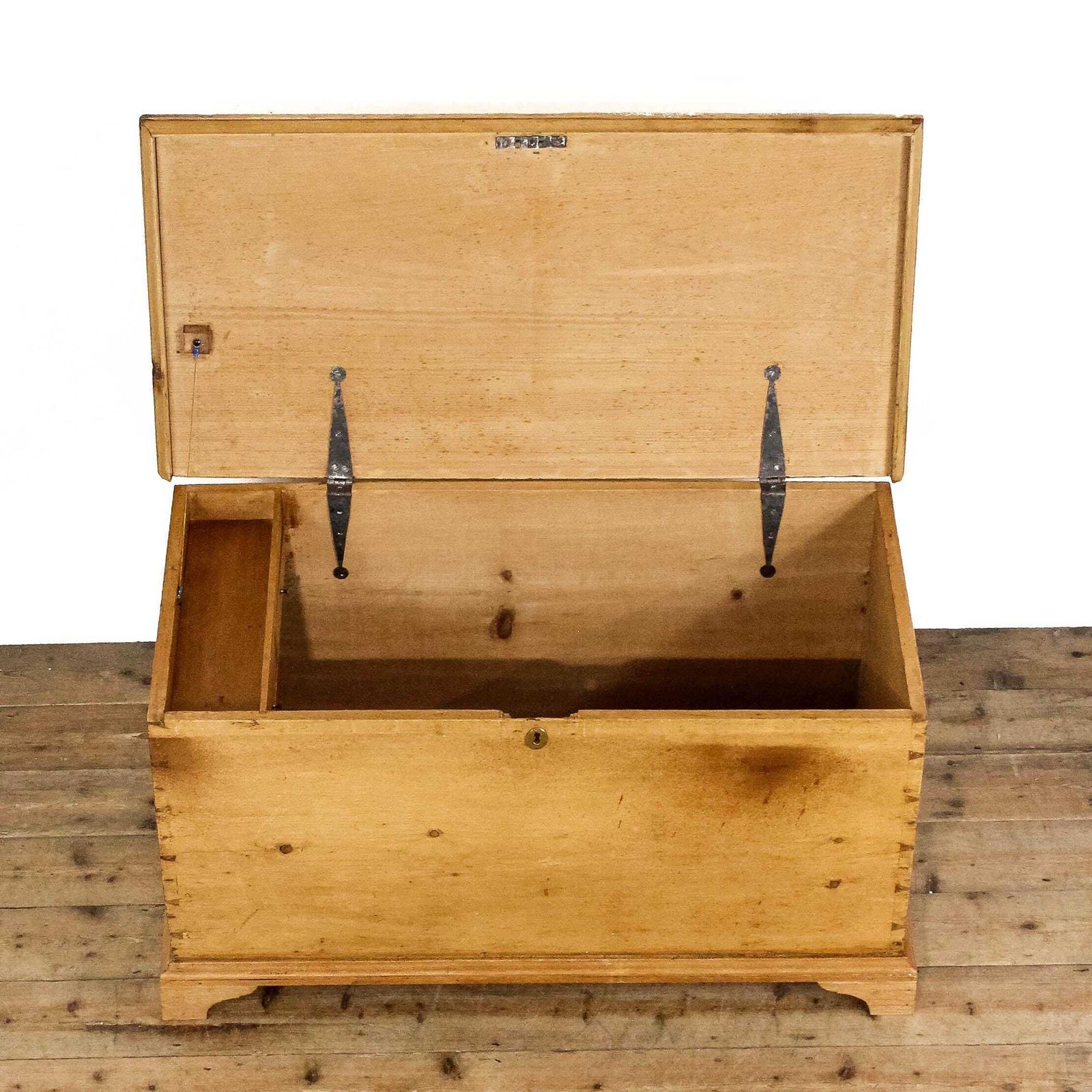 Antique Victorian Pine Trunk | Antique Furniture | Antique Trunk | Antique Storage | Pine Trunks | Blanket Box (M 6618) photo for sale