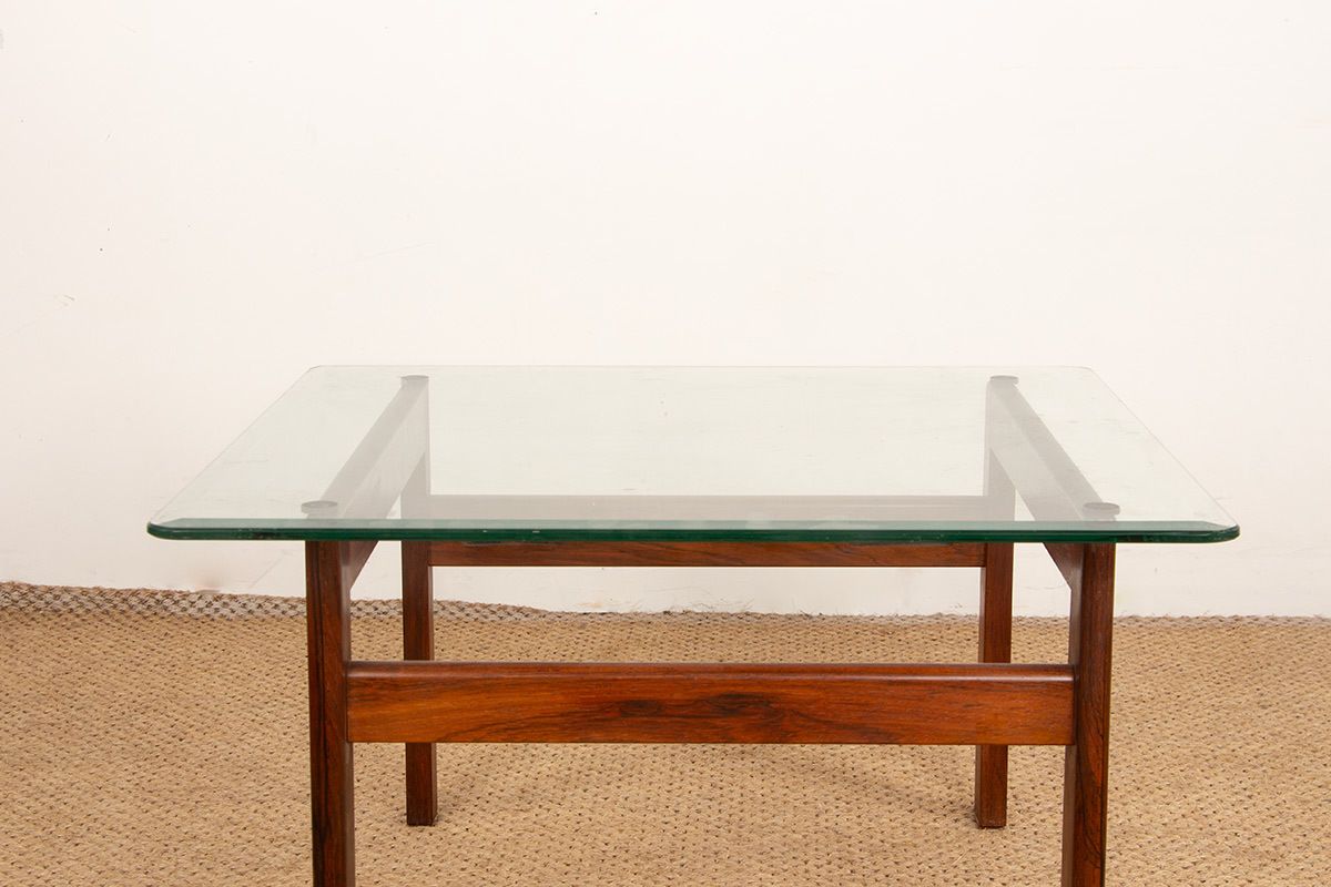 Table basse danoise en palissandre et verre, par Arne Wahl Iversen, 1960. photo Mobilier