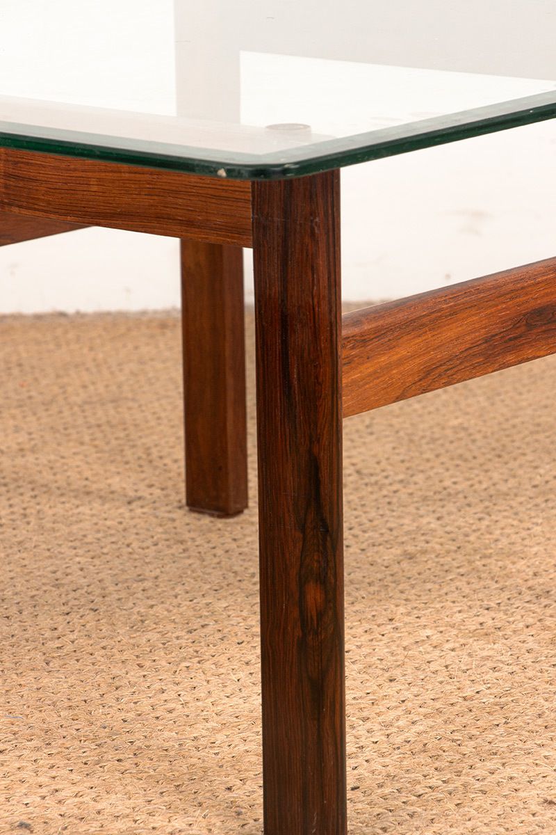photo for sale Table basse danoise en palissandre et verre, par Arne Wahl Iversen, 1960.