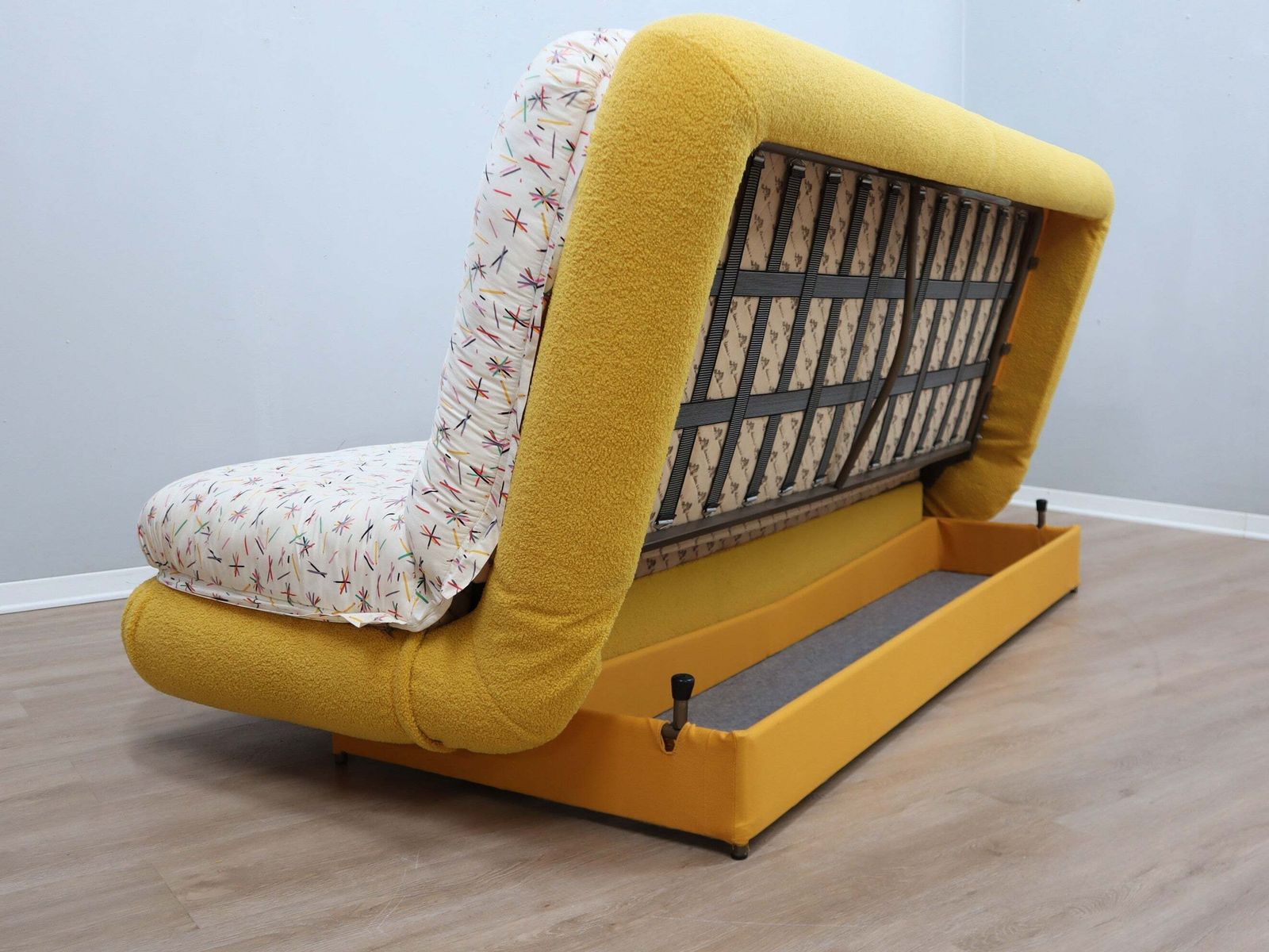 DR. Jekyll & Mr. Hyde Modular Sofa Bed By Poltrona Frau 1980s photo vinterior