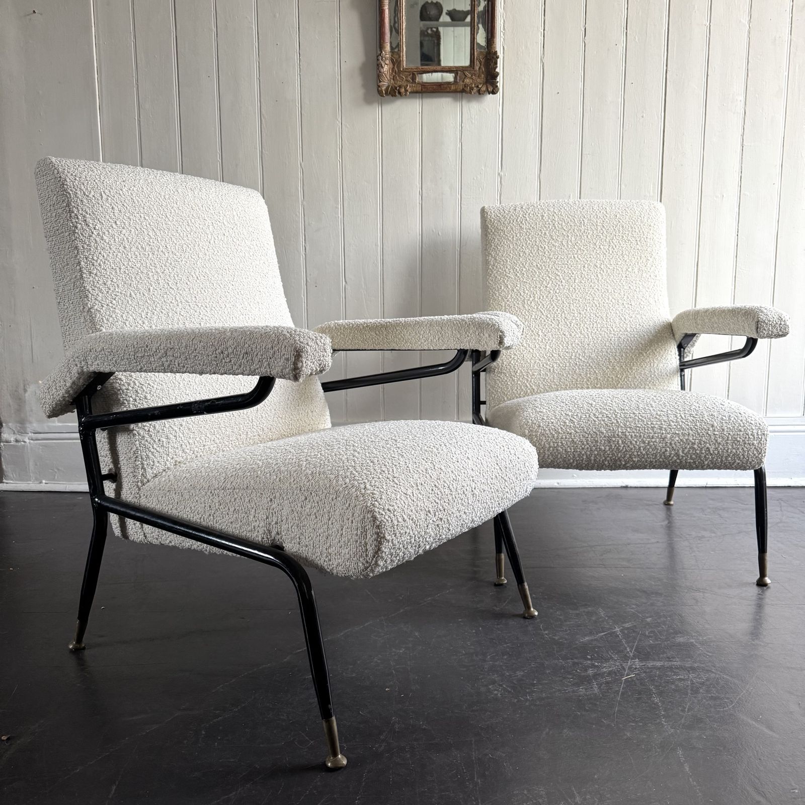 photo buy Pair Of 1960s Italian Armchairs