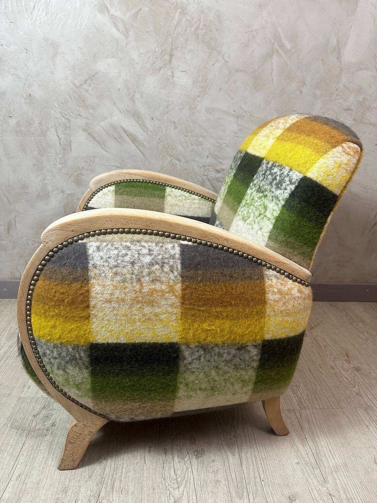 photo furniture Refurbished Club Chair, Traditional