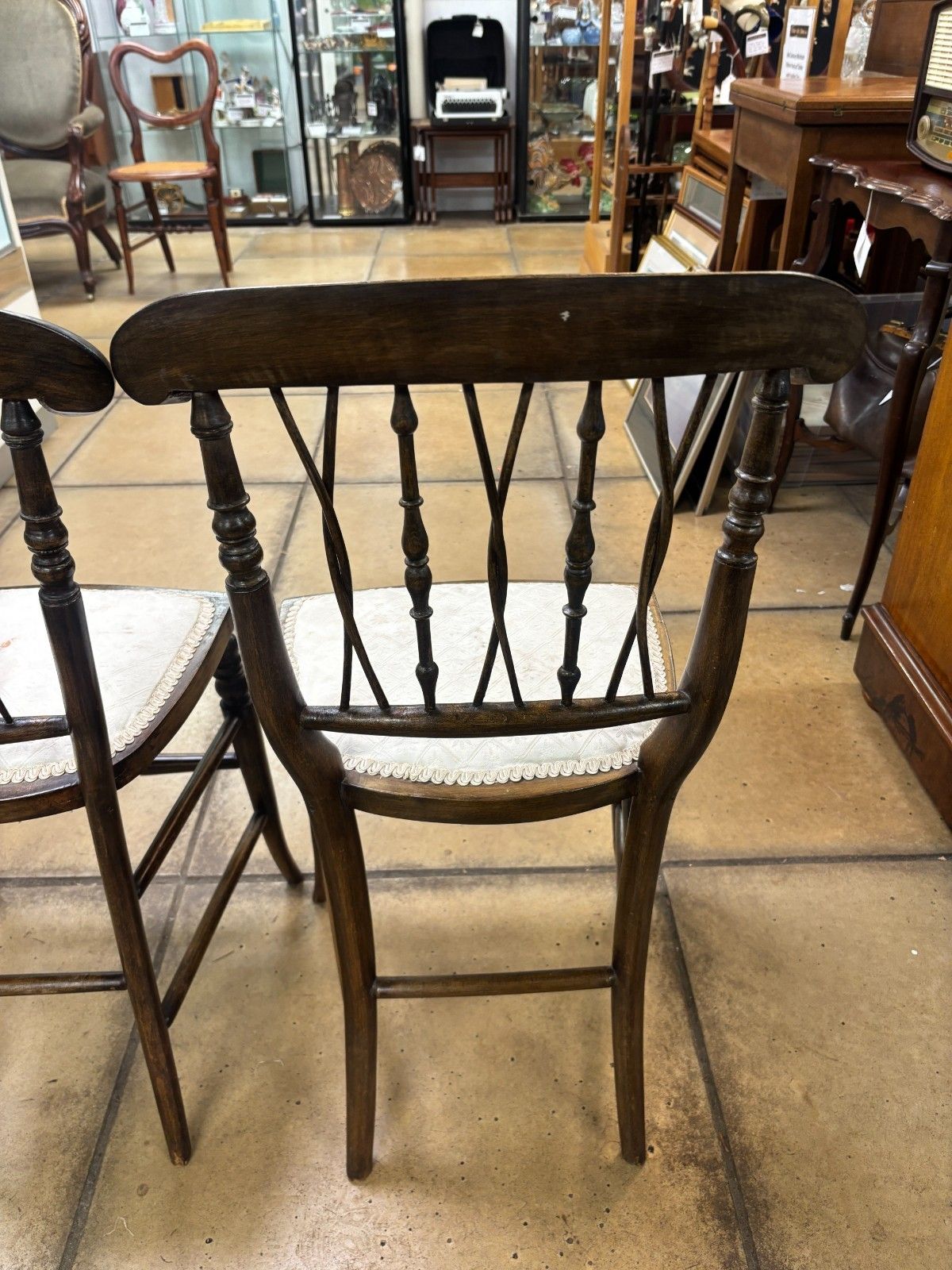 photo vinterior Pair Of Late 19th Century Mahogany Spindle Back Side Chairs