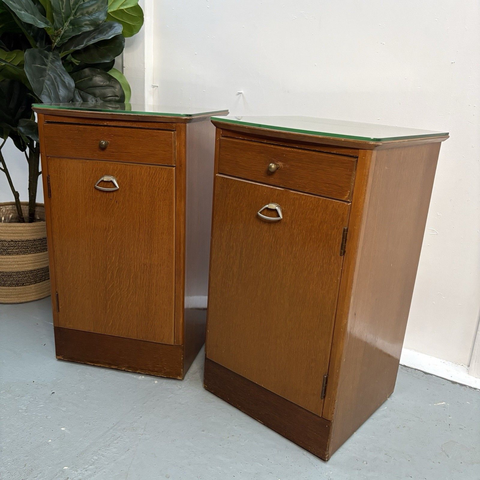 Pair Of Lebus Bedside Cabinet / Art Deco Oak Style Pot Cupboard photo 220.0
