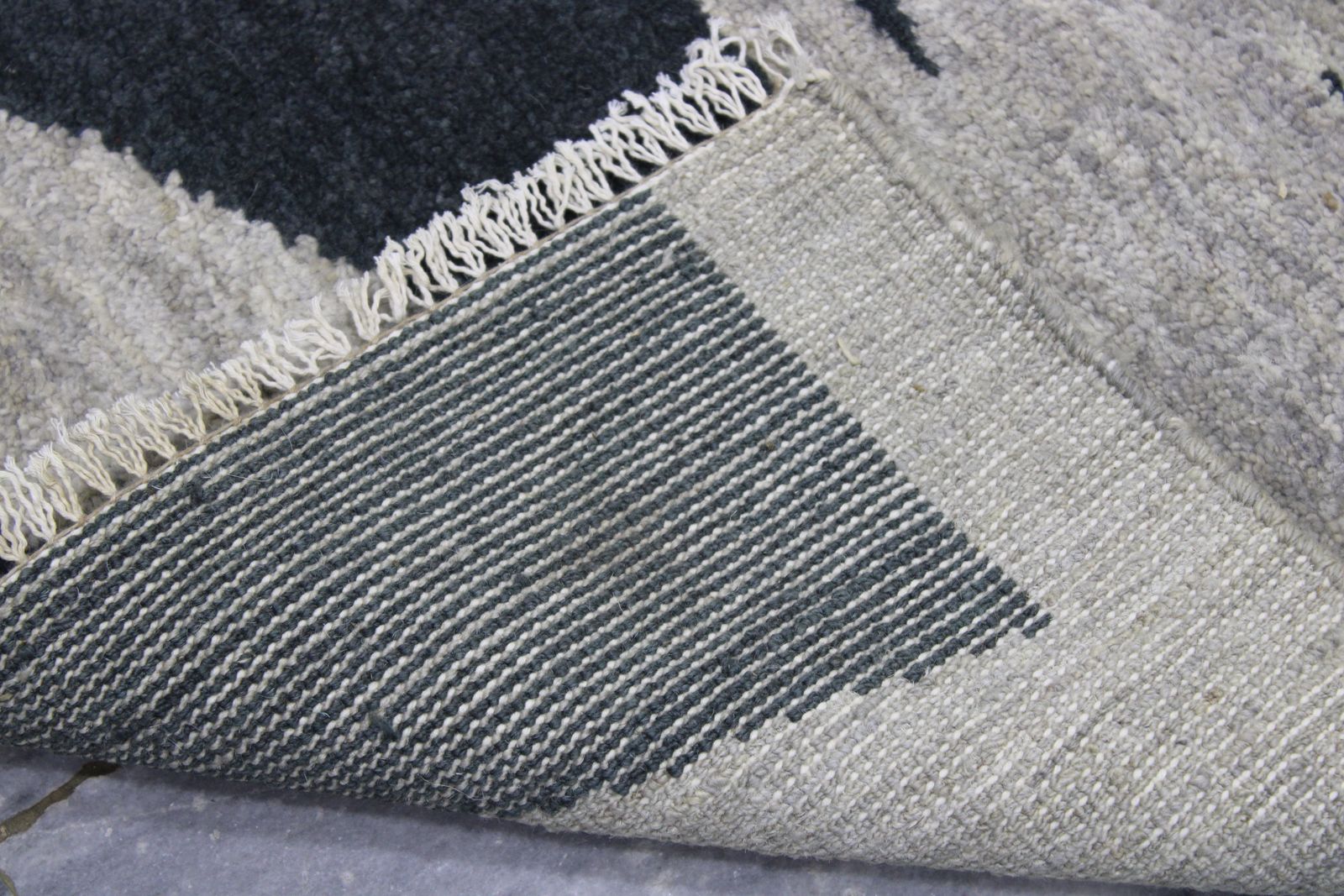 Small Handmade Grey Wool Modern Contemporary Area Rug photo 134.0