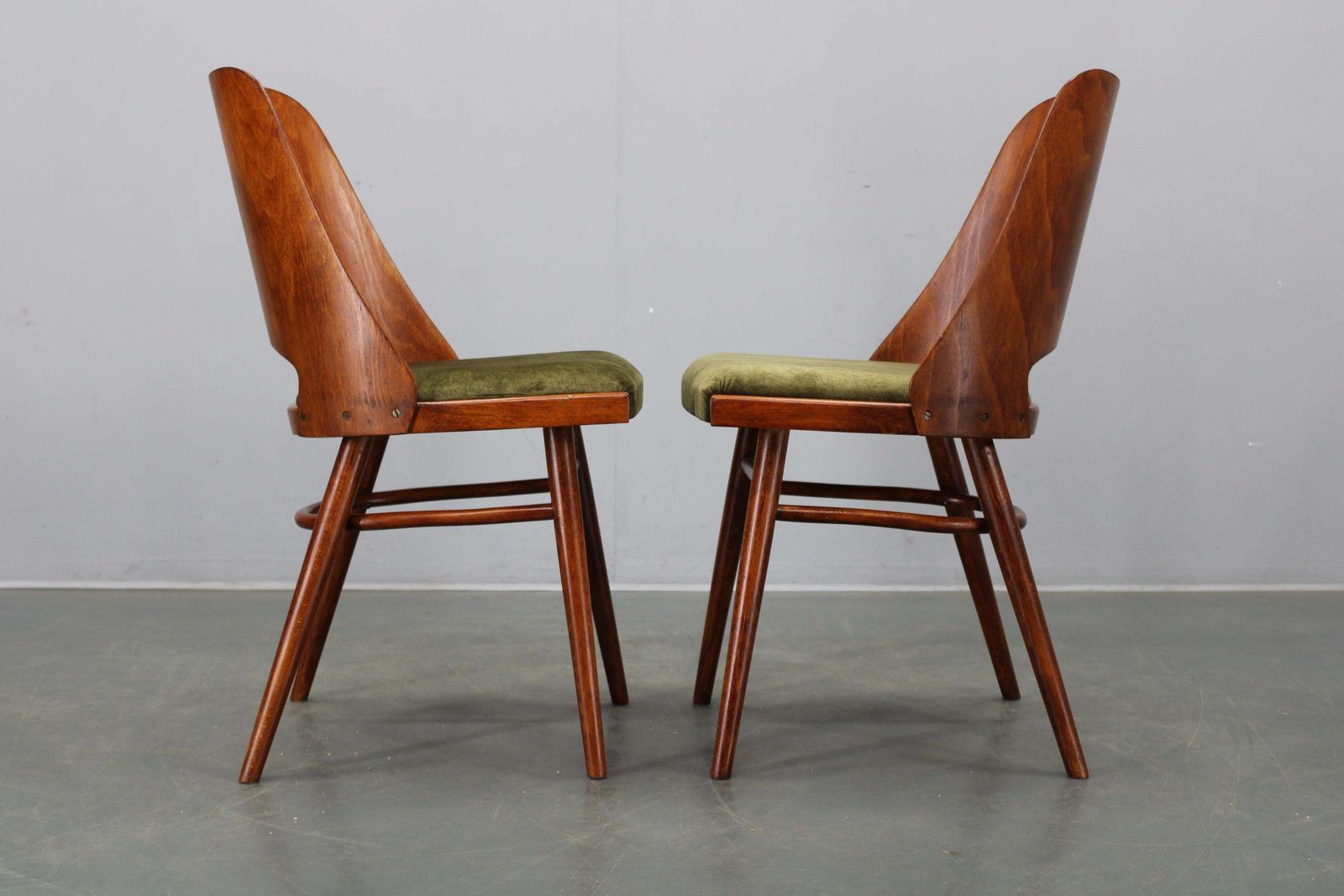 photo furniture Set Of Four Mid Century Dining Chairs Ton 514 By Osvald Haerdtl, 1960s