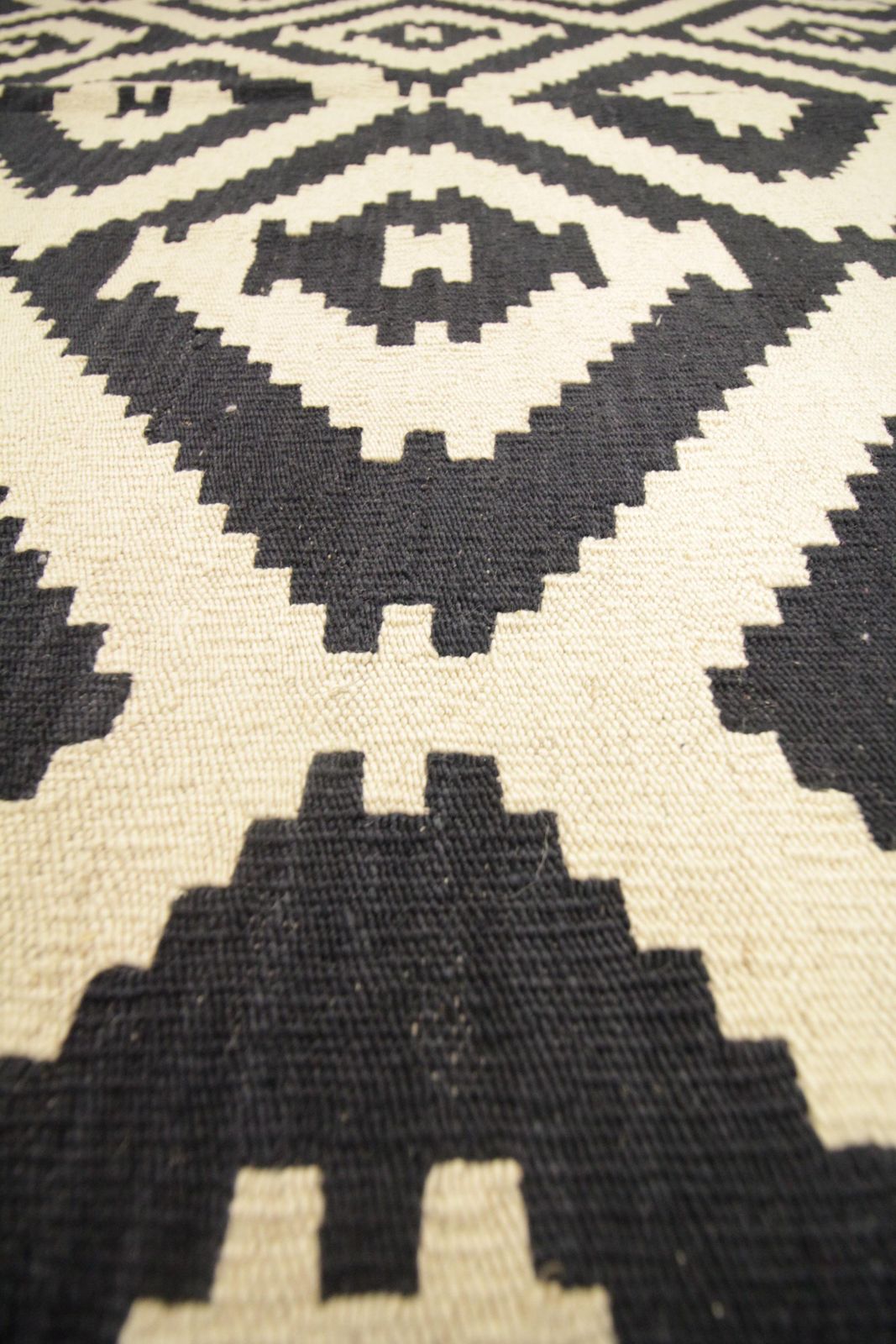 Modern Kilim Rugs Abstract Geometric Aztec Kilim Wool White Black Rug photo buy