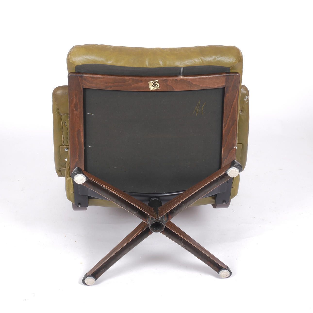 Vintage Swedish Göte Möbler “Delfin” Olive Green Mid Century Leather Swivel Armchair, 1970s, photo vintage