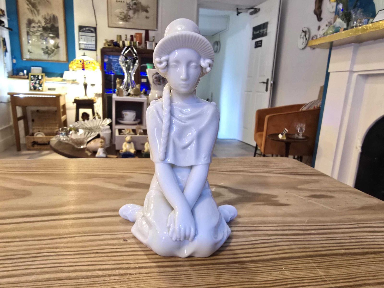 photo furniture Royal Copenhagen Seventeen Years Blanc De Chine Figurine – Arno Malinowski, Damaged