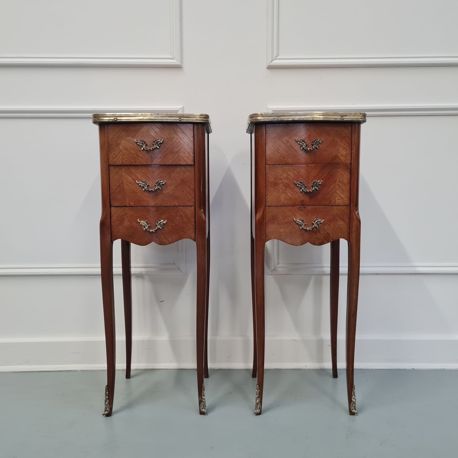 French Kingwood Bedside Cabinets C1930 photo 915.0