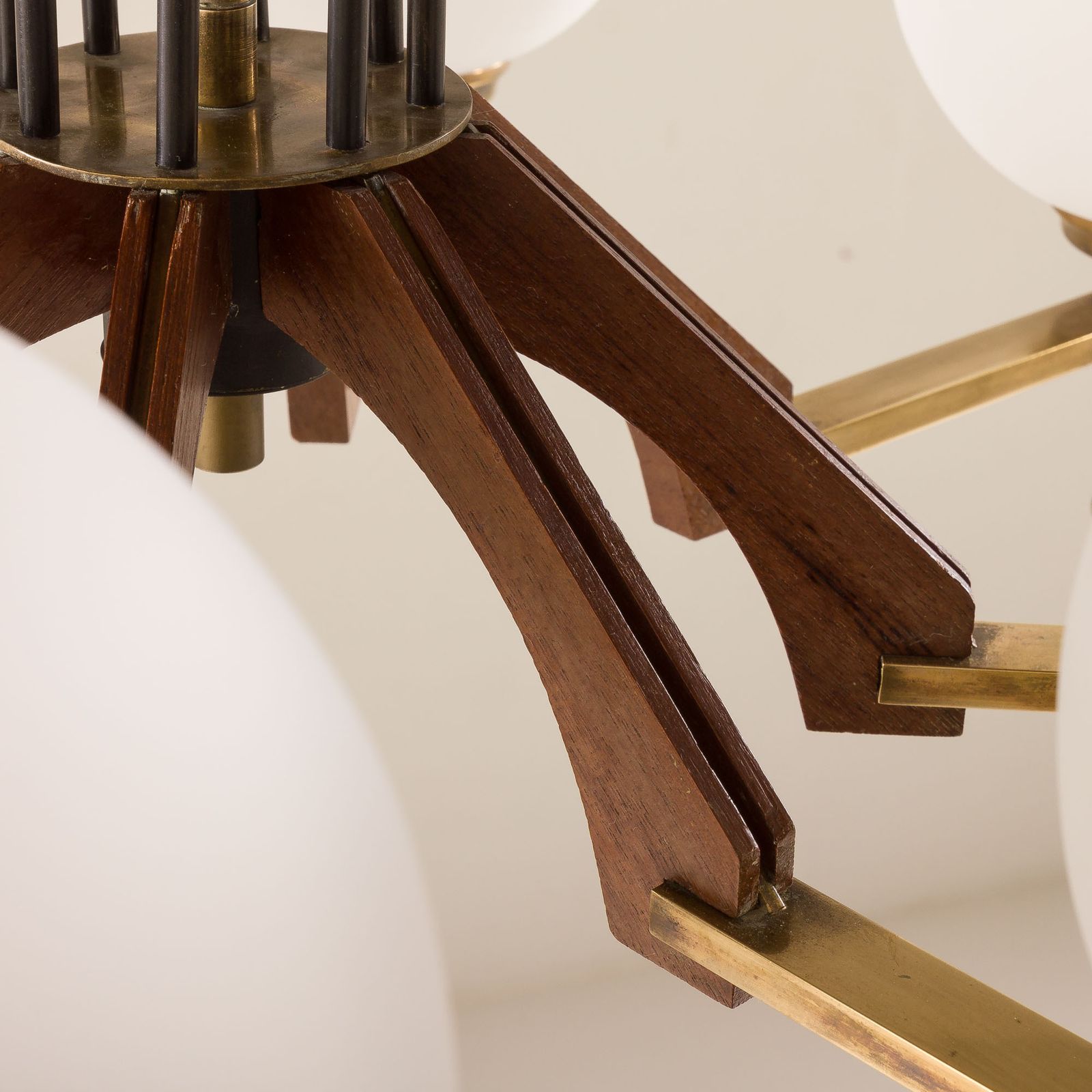 photo furniture Italian Mid Century Chandelier In Brass And Teak, 1960s