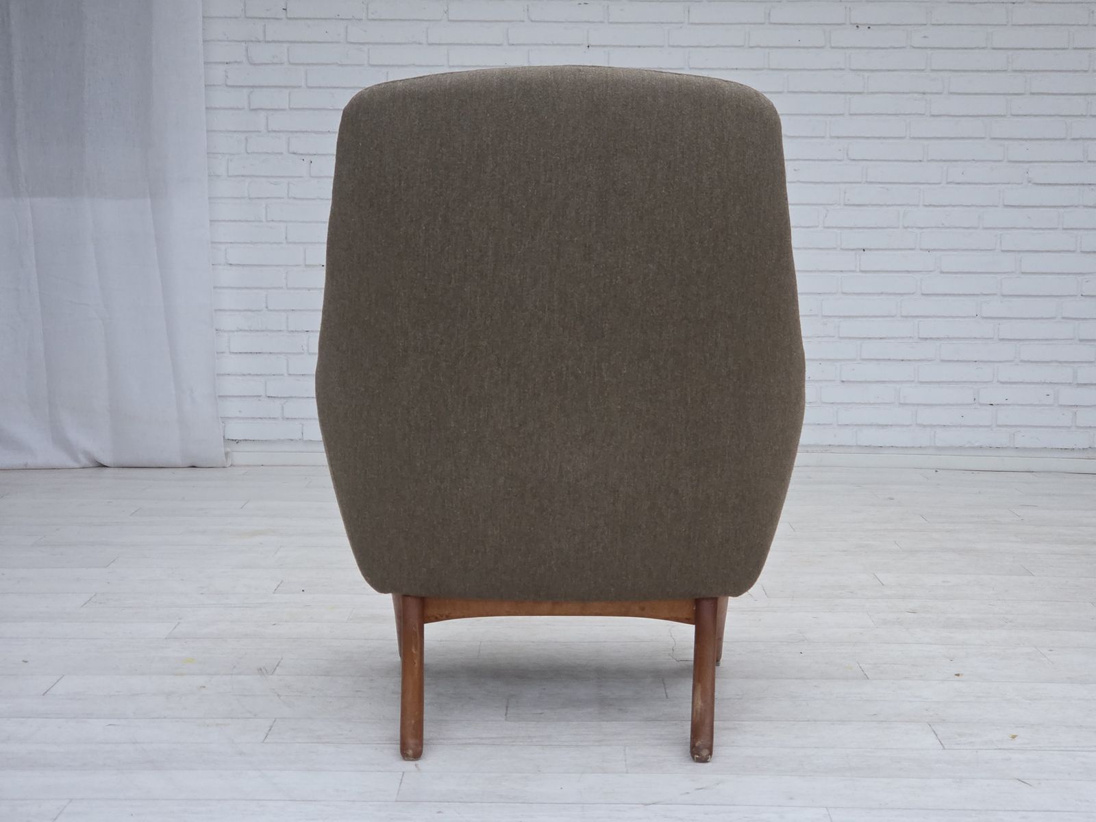 photo buy 1970s, Danish Design By Illum Wikkelsø, Furniture Wool Fabric, Oak Wood Legs.