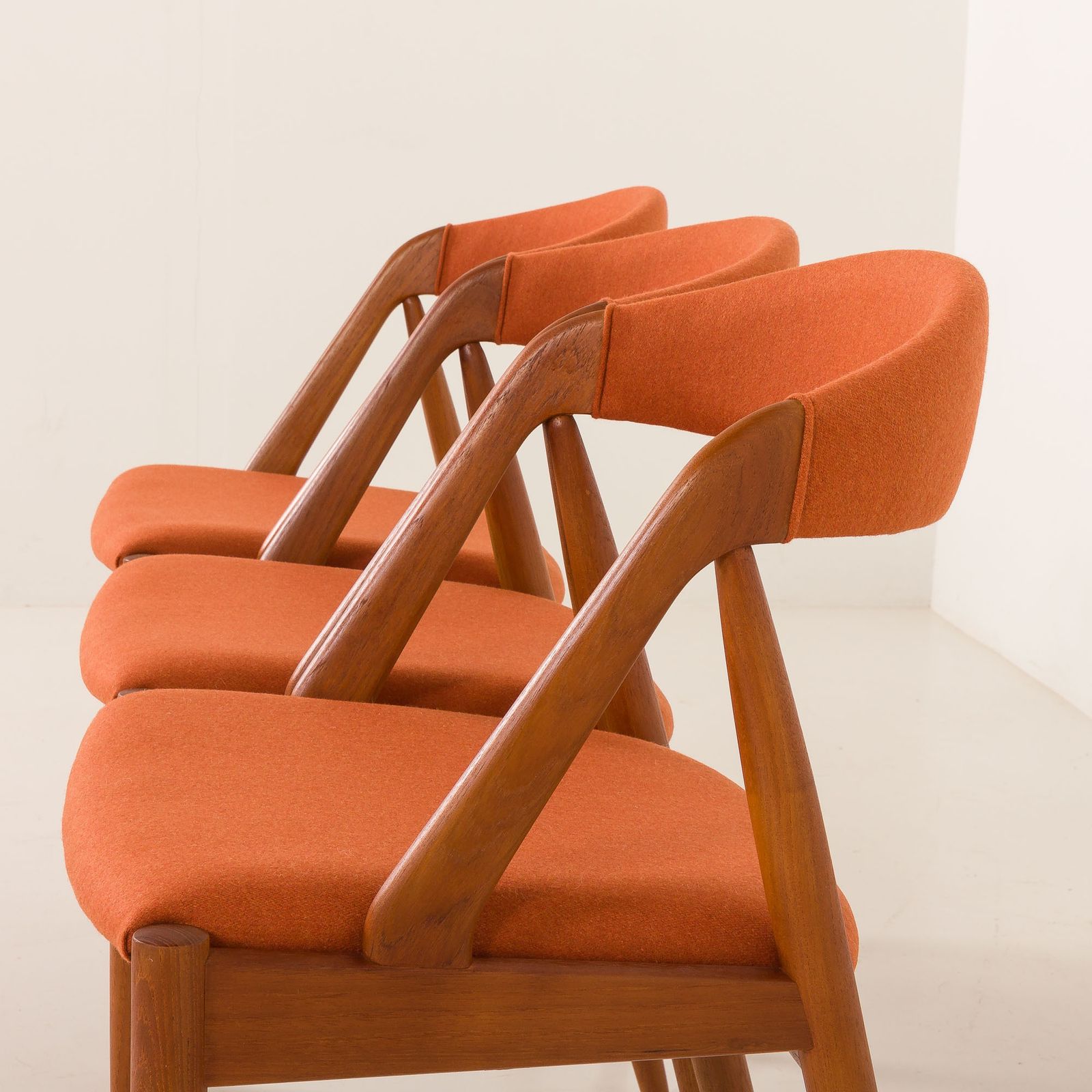 photo vinterior Kai Kristiansen Chairs Model 31, Set Of 3, Denmark 1960s.